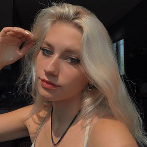 Meet your Posher, Claire